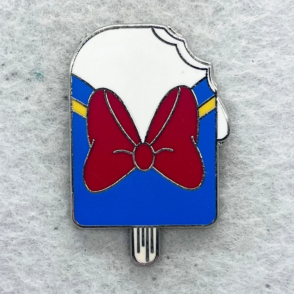 🔮 5/$25 Disney Donald Duck Ice Cream Pin